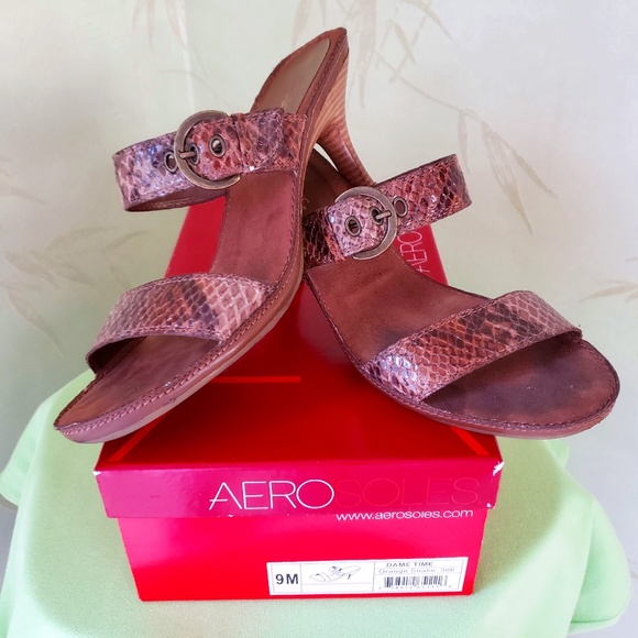AEROSOLES WOMEN'S DAME TIME SANDALS:PRE-OWNED BROWN SNAKE-EMBOSSED LEATHER  9M - Picture 1 of 10